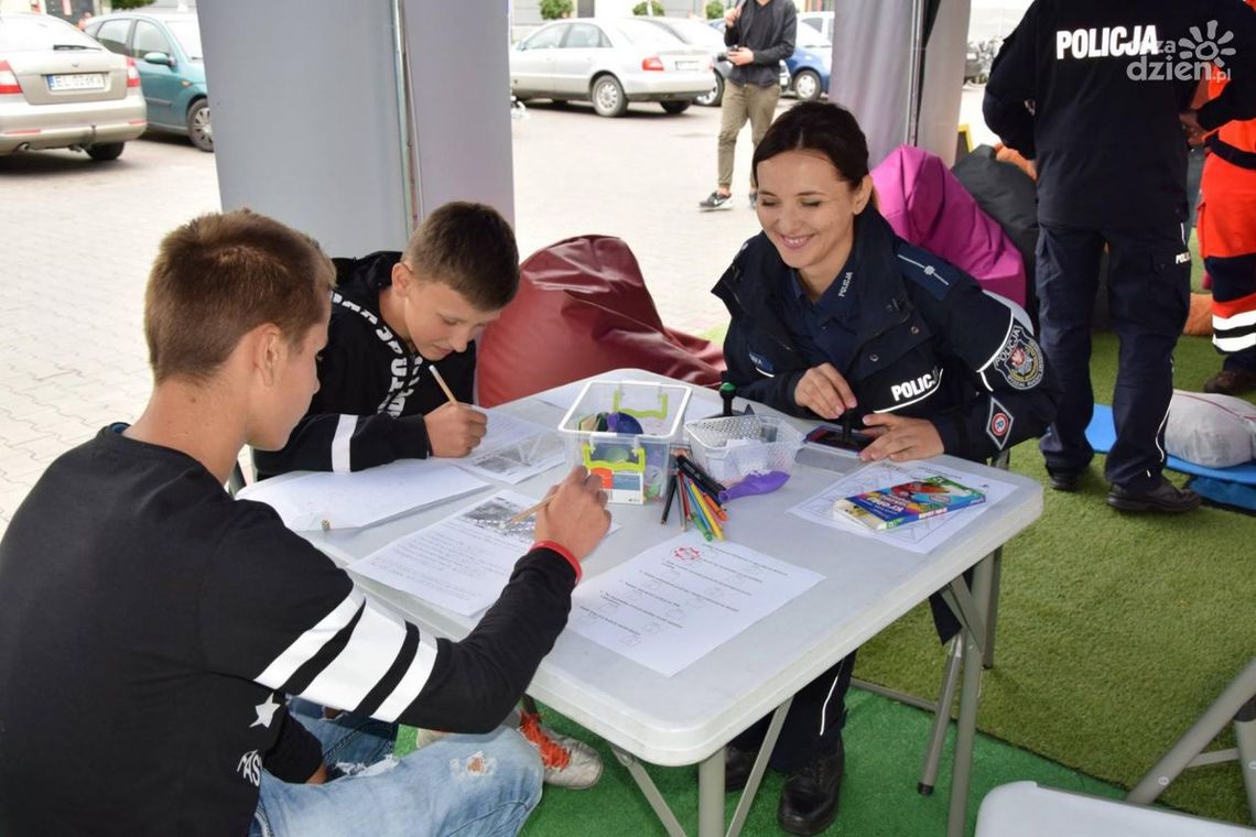 Bezpieczna droga do szkoły z policją