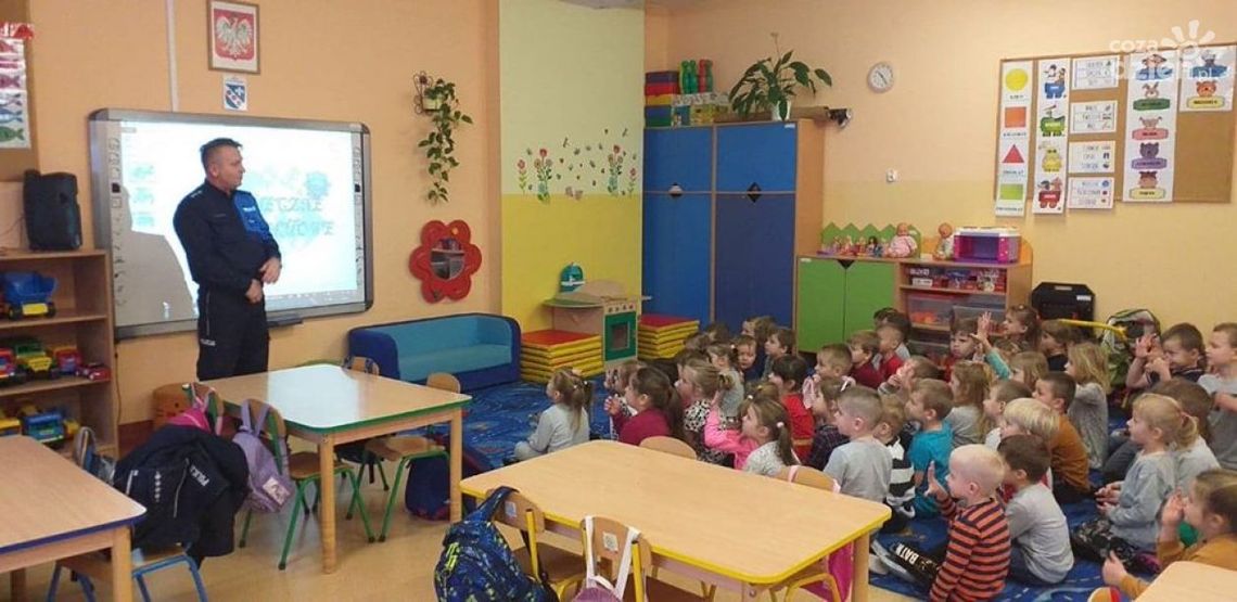 Białobrzegi. Policjanci z wizytą u najmłodszych