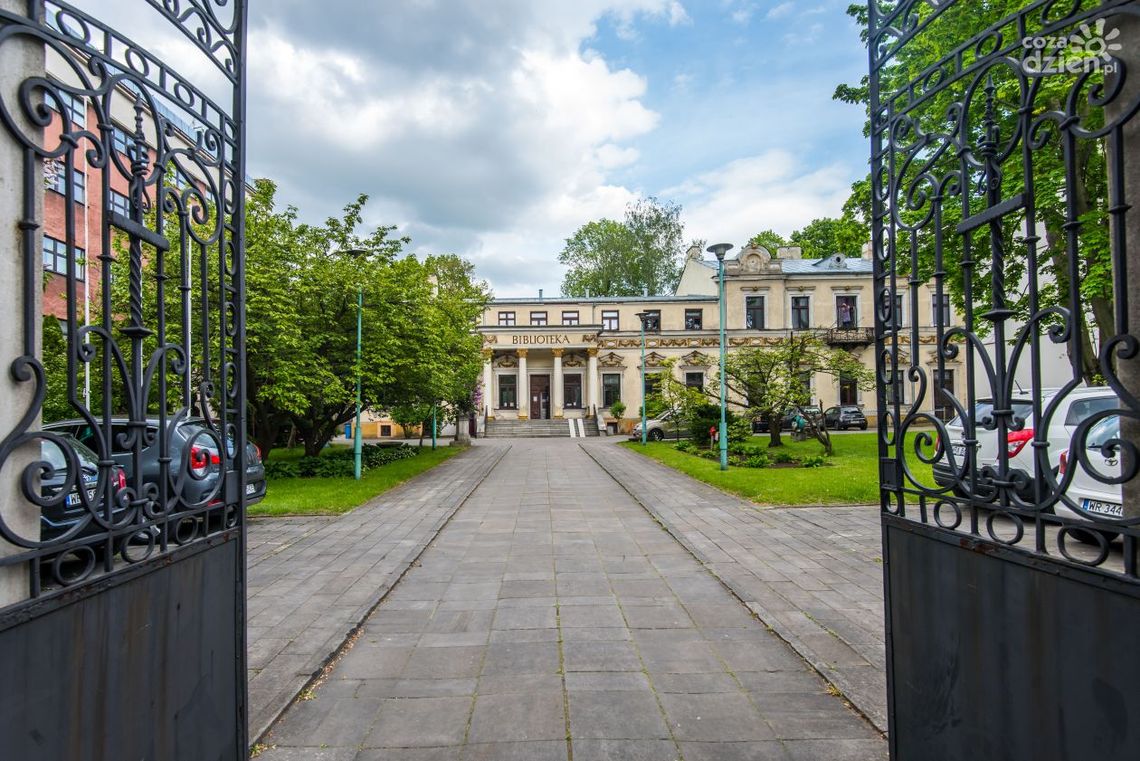 Biblioteka i filie działają