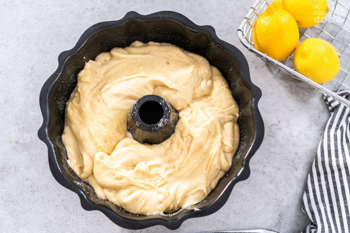 Blachy do pieczenia babki – 3 modele, które warto kupić