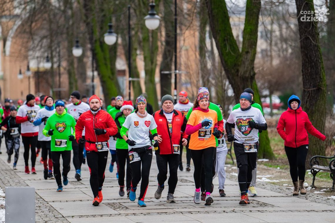 Blisko 20 tysięcy złotych od biegaczy dla WOŚP. 430 osób na starcie biegu