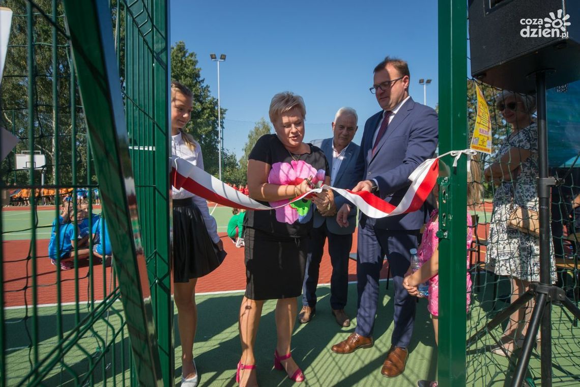 Boisko i plenerowa siłownia otwarte Boisko i plenerowa siłownia otwarte