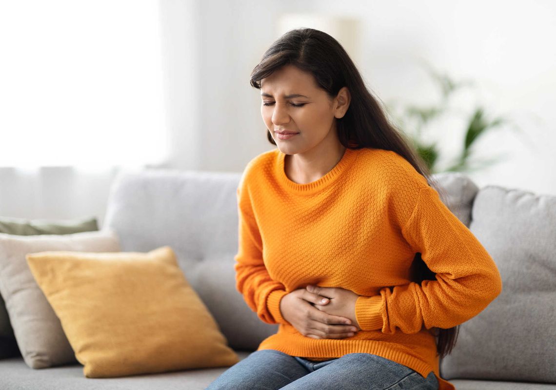 Ból brzucha, zatrucie, biegunka? Sprawdź, jak radzić sobie z problemami żołądkowymi na urlopie