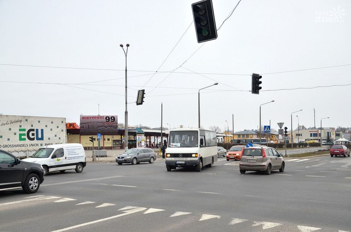 Brakuje bezpiecznych lewoskrętów koło Starego Ogrodu