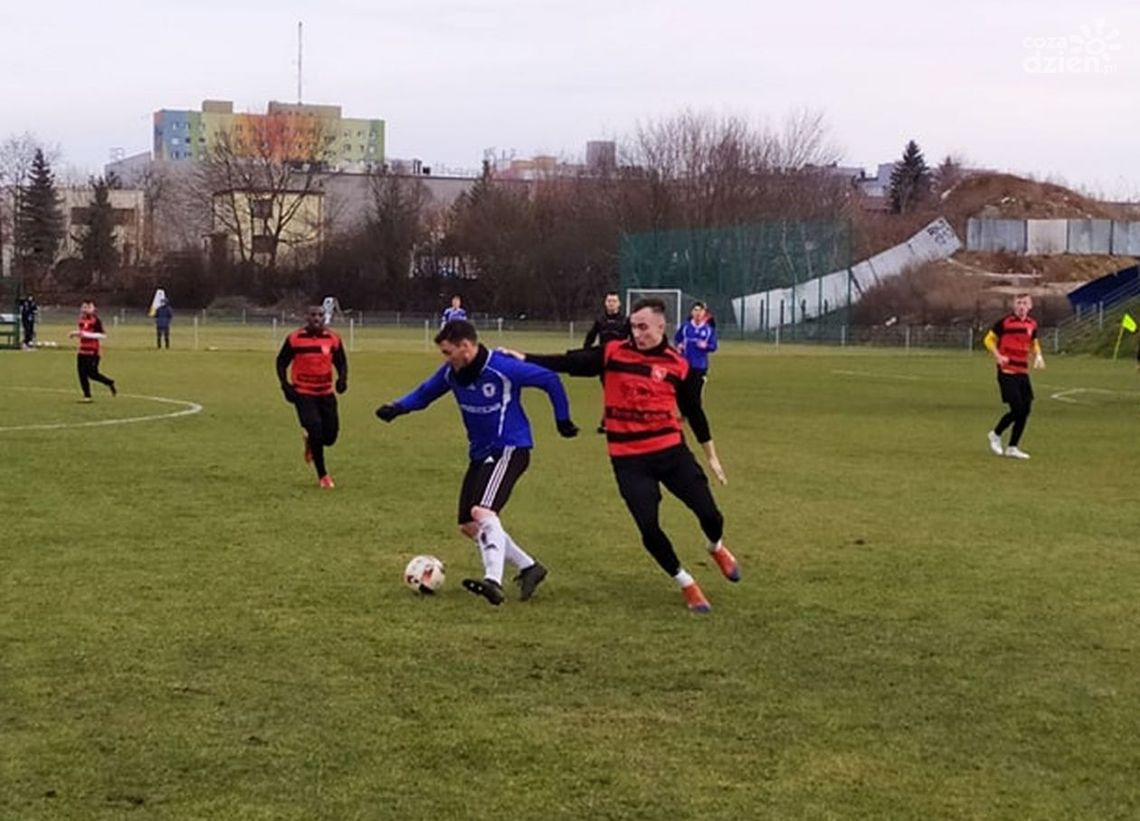 Broń po dwóch golach Kamila Czarneckiego pokonała innego III-ligowca