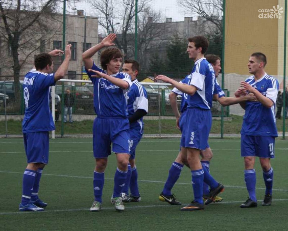 Broń po słabej grze przegrała w Kutnie. Mecz kończyli w dziewięciu