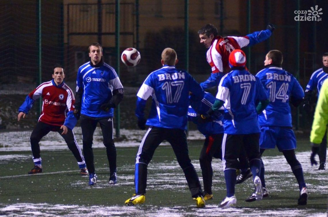 Broń pokonała Broń. Mecz pokoleń przy Narutowicza