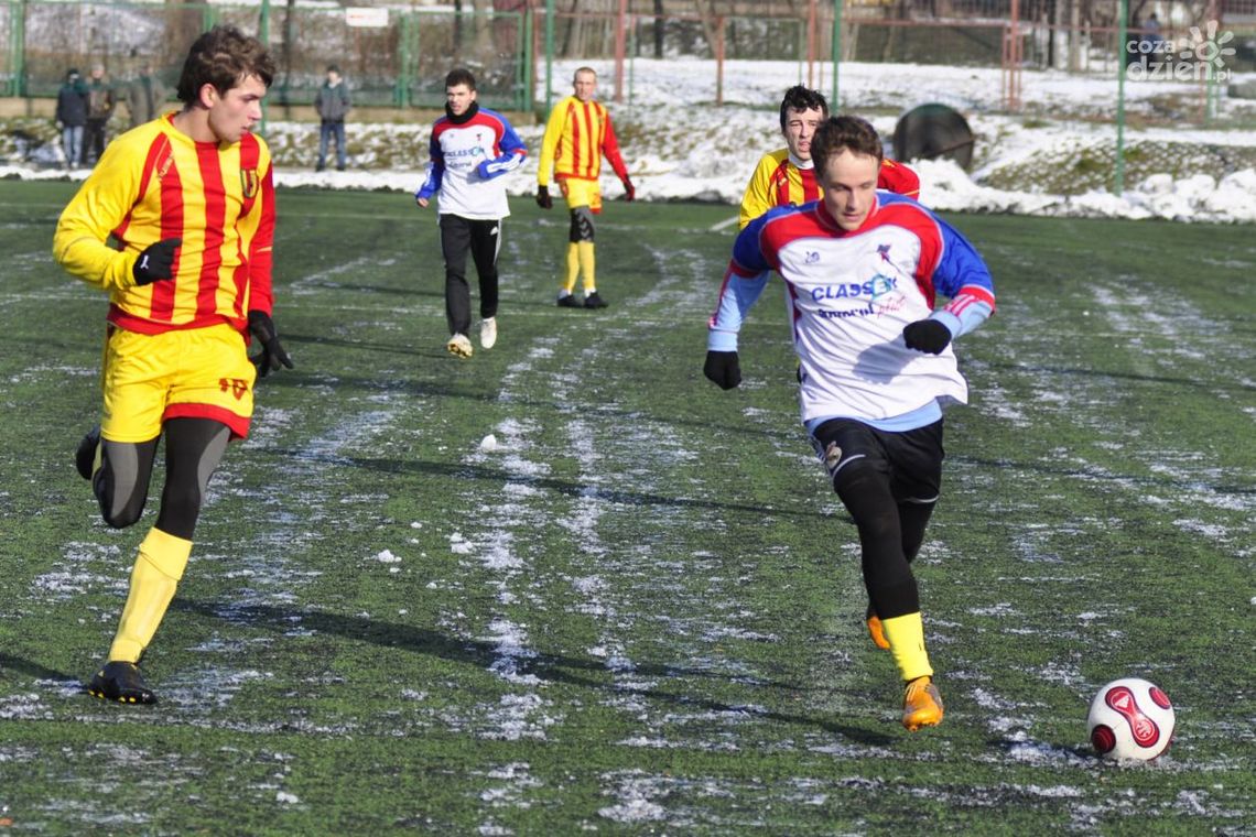 Broń pokonała Koronę