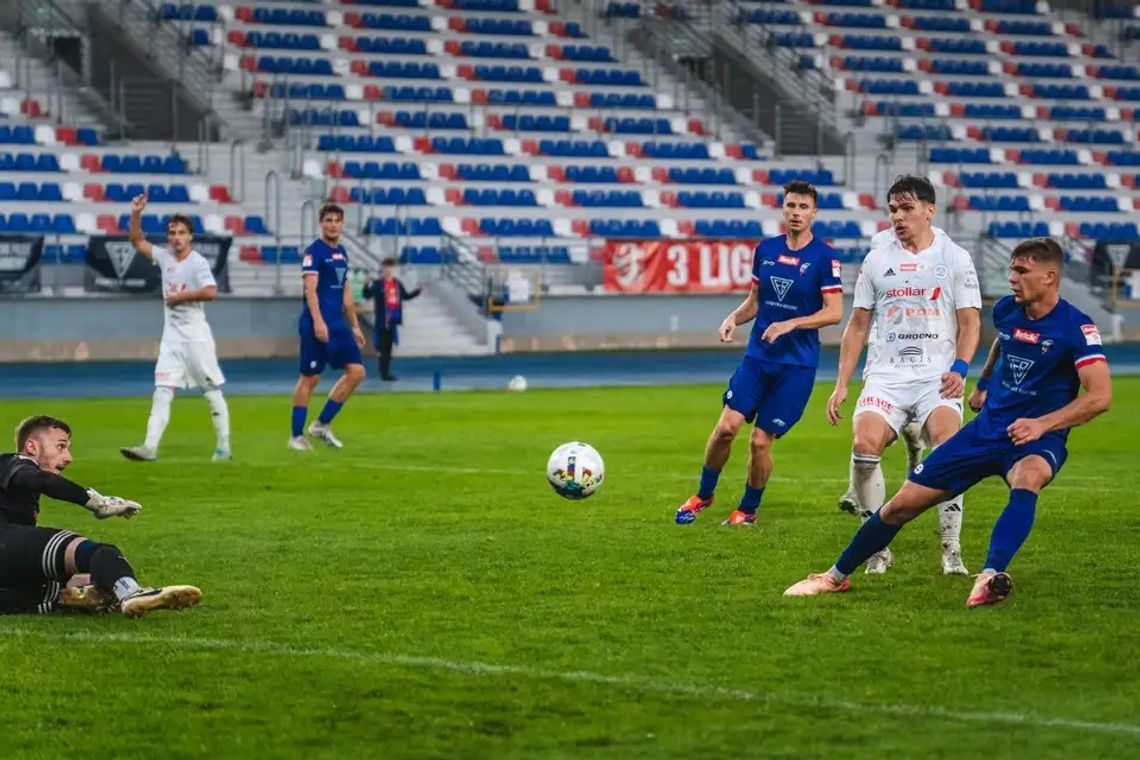 Broń powalczy o pierwsze zwycięstwo na wyjeździe