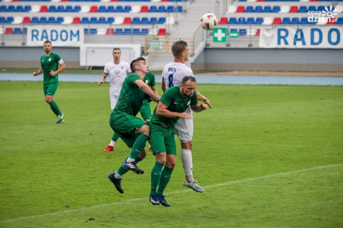 Broń powstrzymała lidera. Fantastyczny gol 18-letniego Machajka