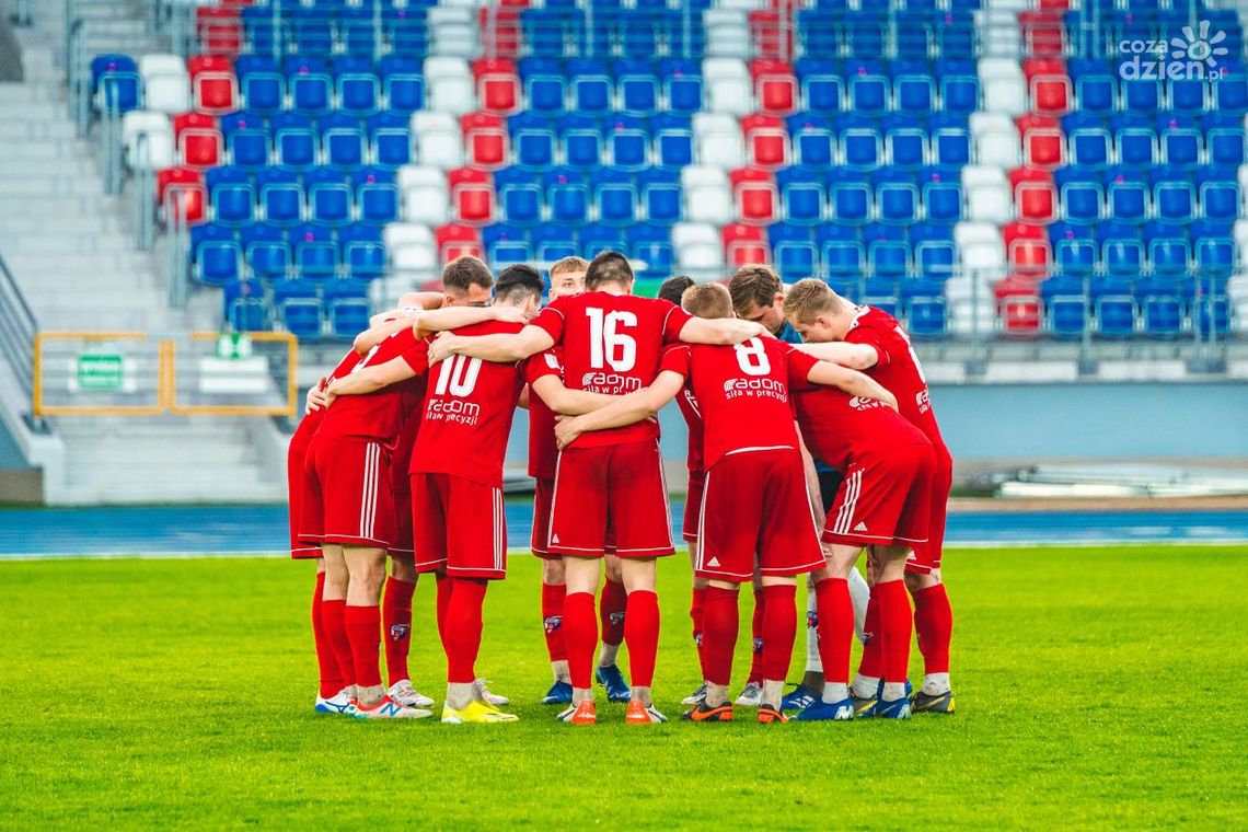Broń przed trudnym zadaniem. Wyjazdowe starcie ze spadkowiczem