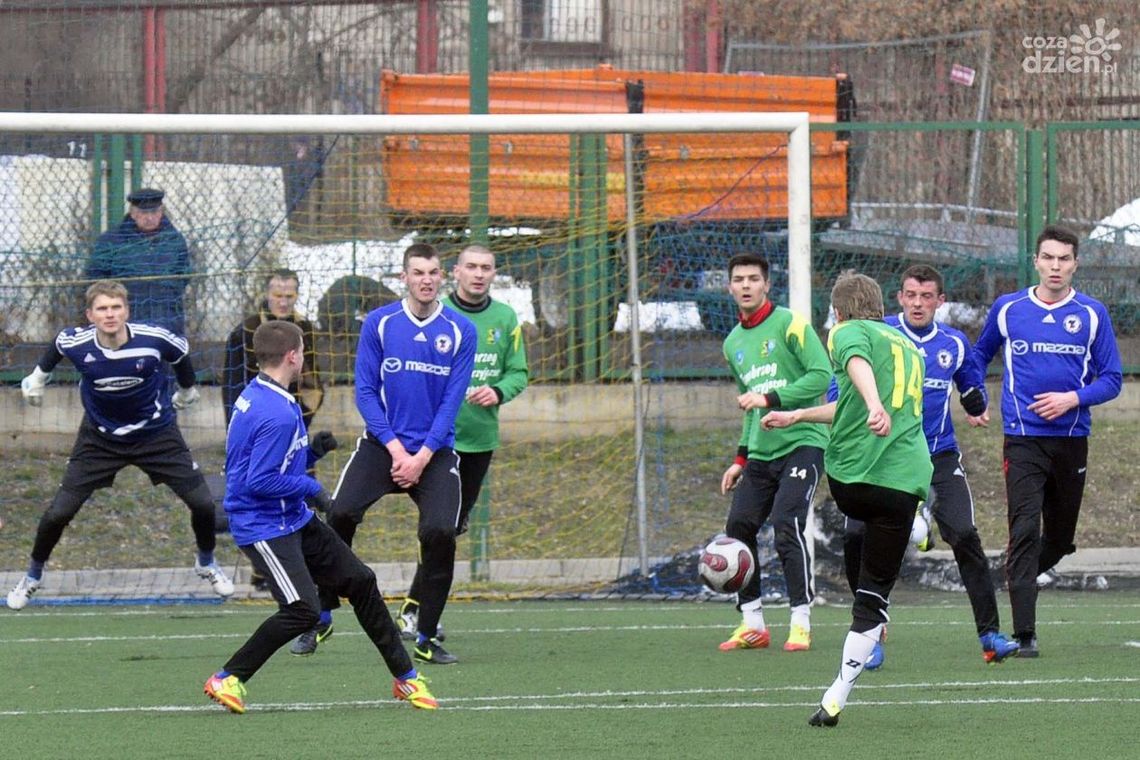 Broń przegrała z drużyną swojego byłego trenera Broń przegrała z drużyną swojego byłego trenera