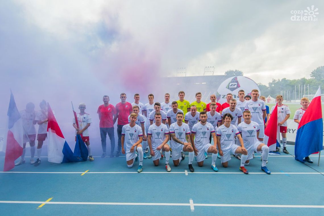 Broń przywitała się z kibicami i pokonała Błoniankę