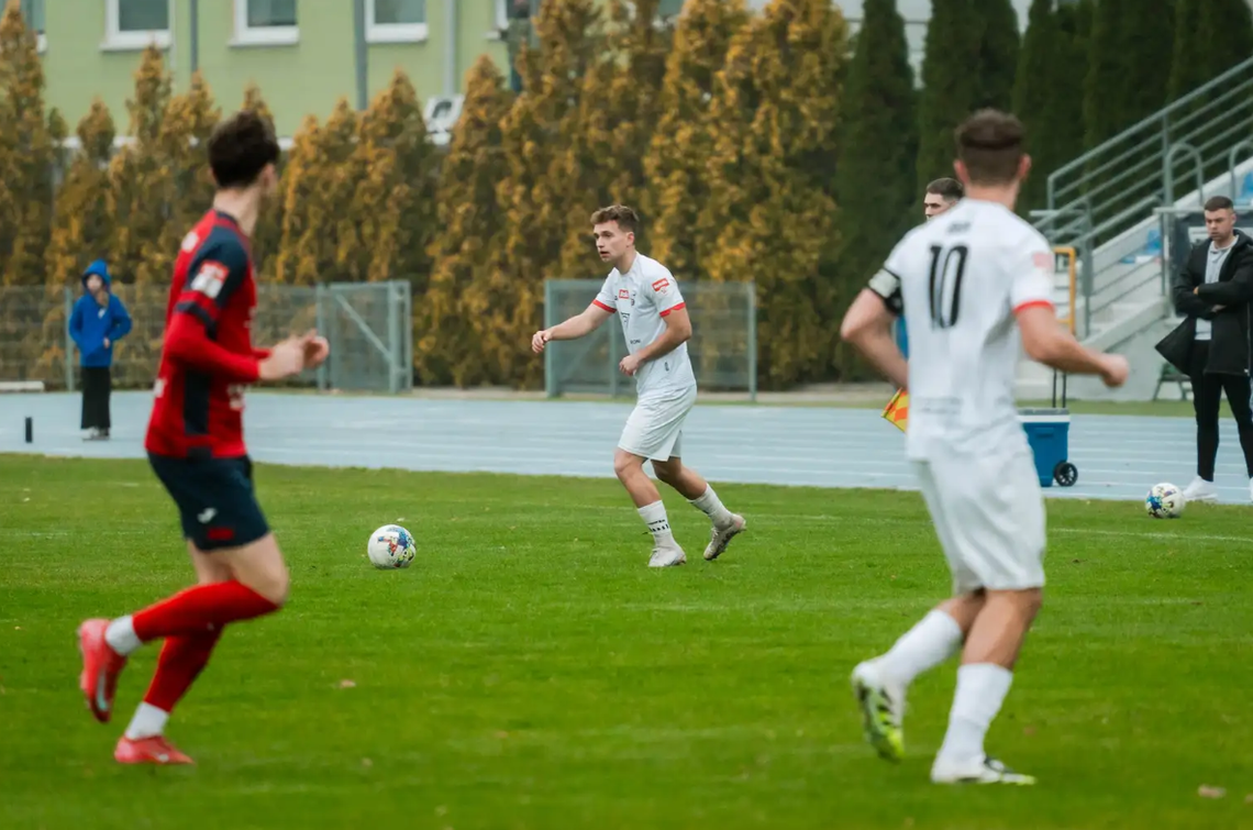 Broń Radom bez punktów w Sieradzu – porażka z nowym liderem
