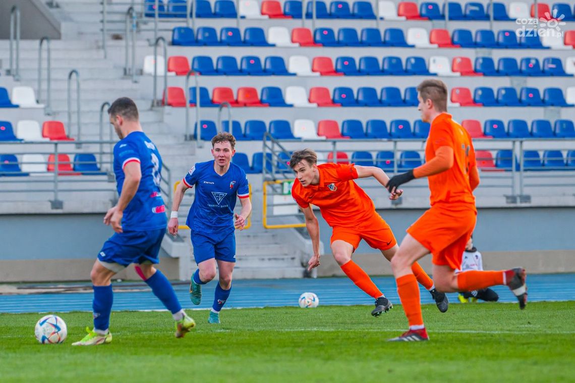 Broń Radom odrobi zaległości. Powtórka
z Ursusem Warszawa mile widziana Broń Radom odrobi zaległości. Powtórka
z Ursusem Warszawa mile widziana
