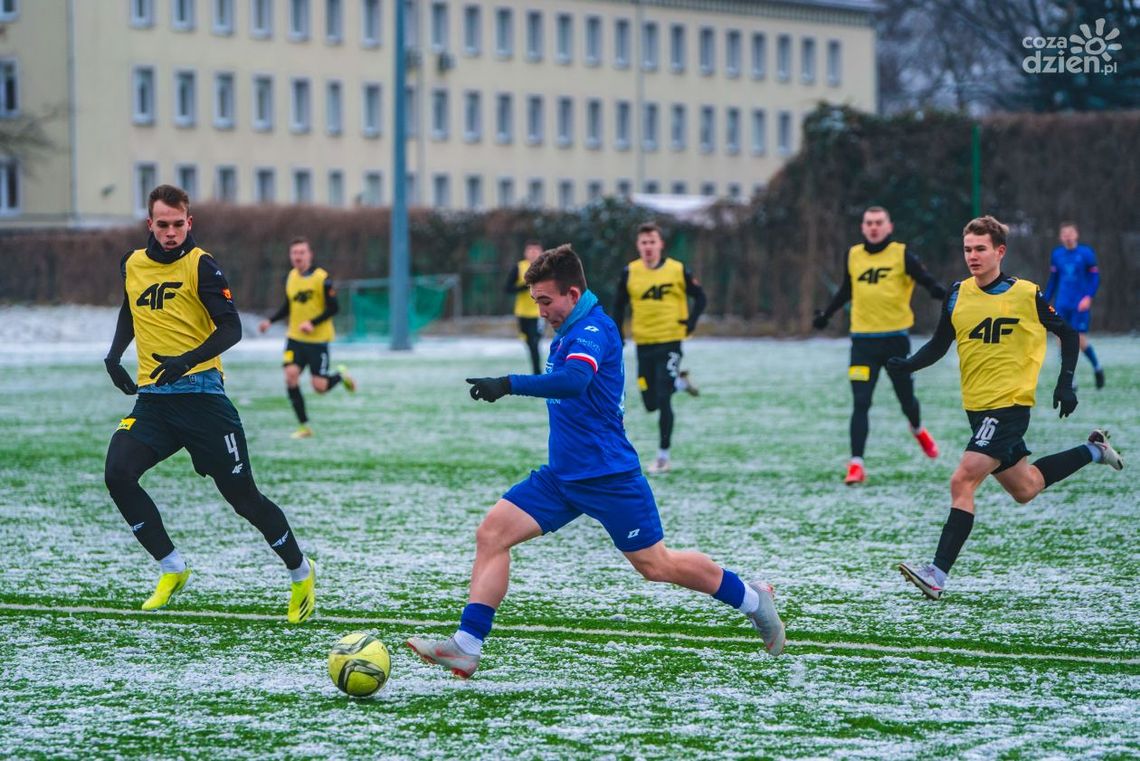 Broń Radom po raz drugi testowała zawodników i zagrała z Koroną II Kielce Broń Radom po raz drugi testowała zawodników i zagrała z Koroną II Kielce