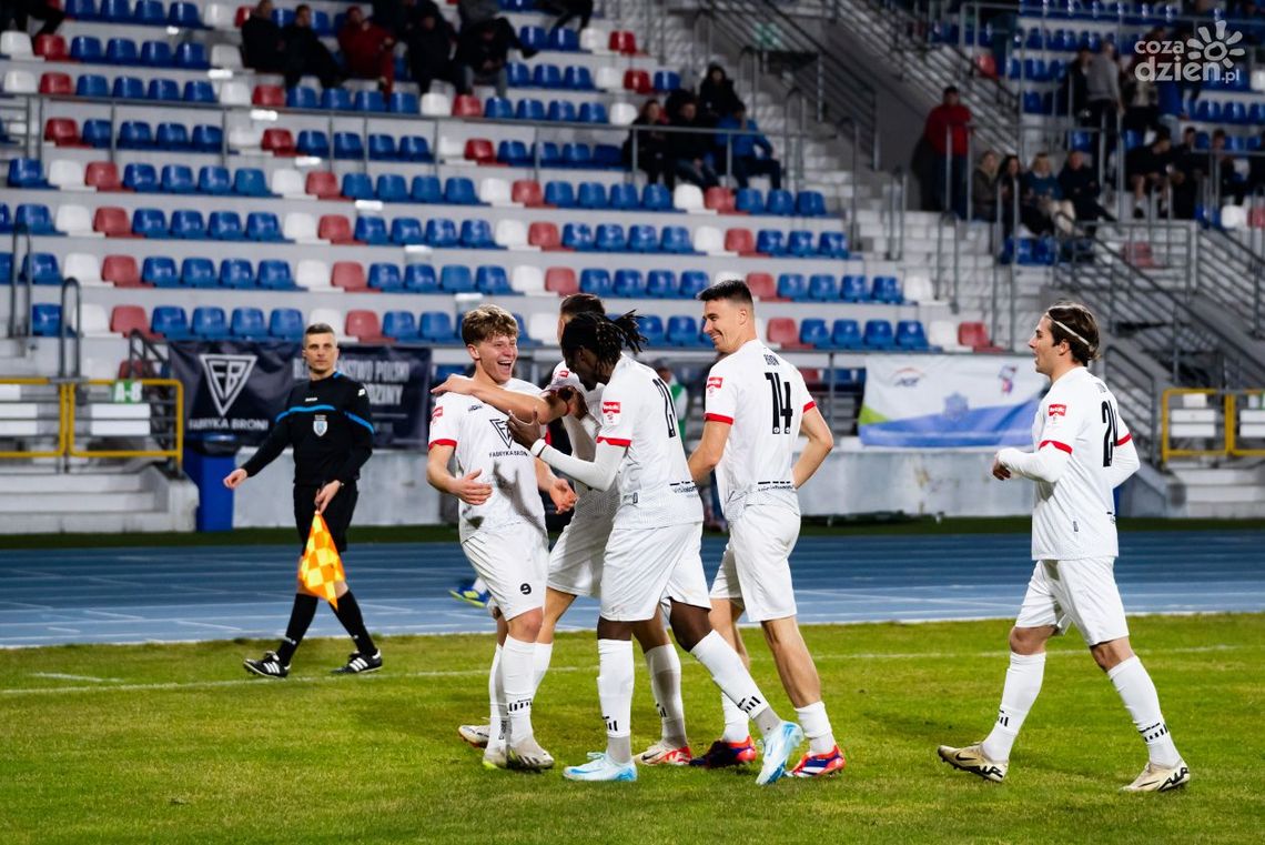 Broń Radom podejmie lidera ze Skierniewic