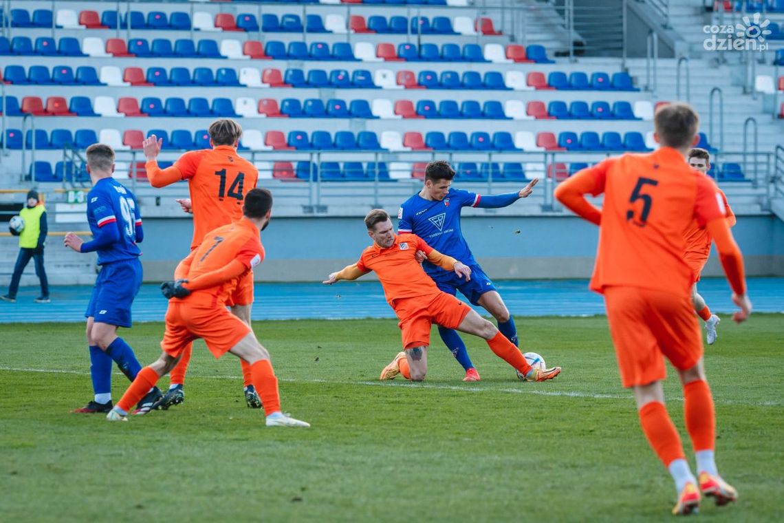 Broń Radom podejmie Wartę, a Pilica Białobrzegi wyjedzie do stolicy