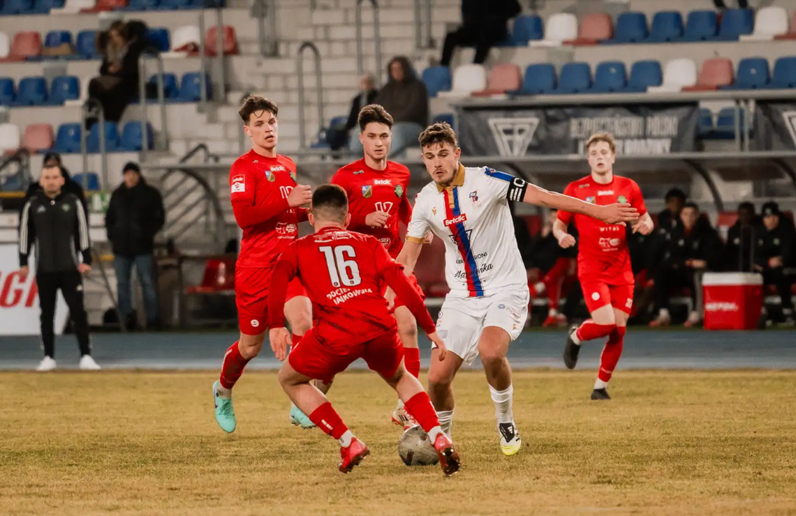 Broń Radom rozgromiona przez Widzew II. Sześć straconych bramek w Łodzi Broń Radom rozgromiona przez Widzew II. Sześć straconych bramek w Łodzi