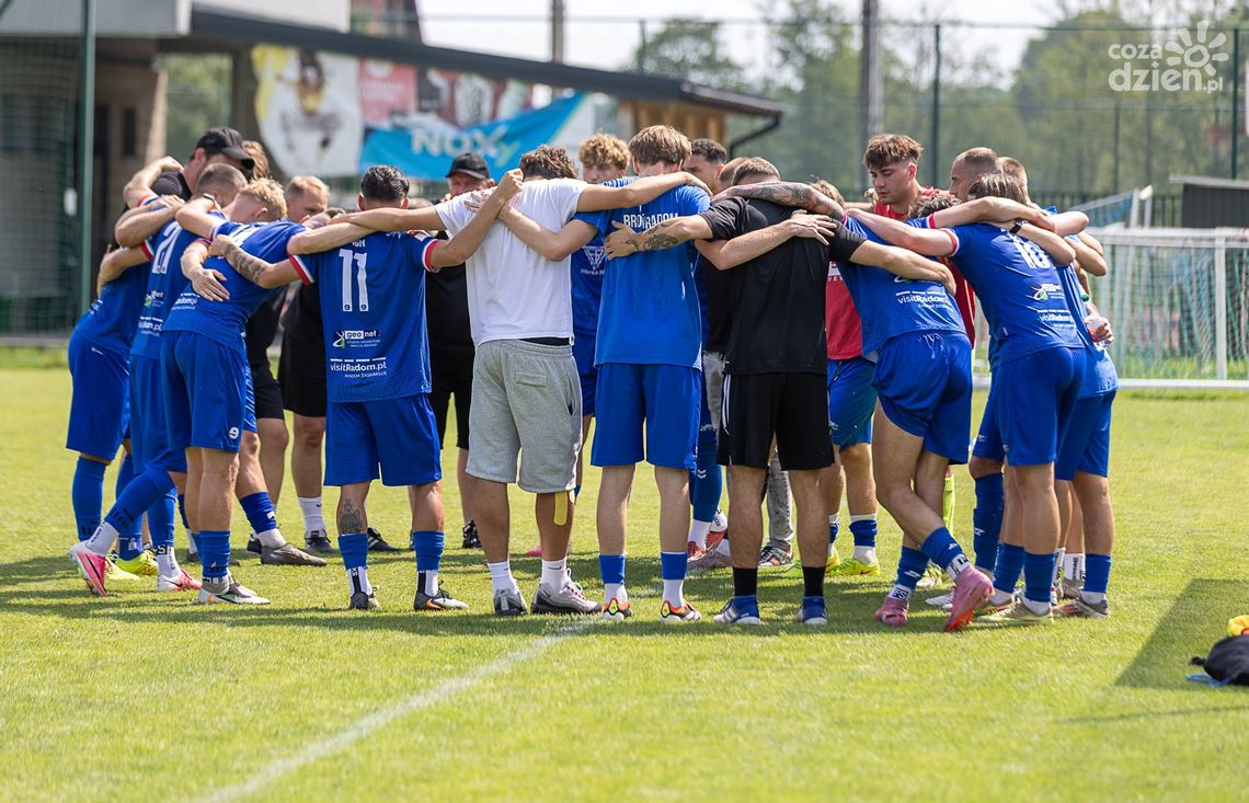 Broń Radom rozpoczyna walkę o powrót do III ligi. Na początek wyjazd do Makowa