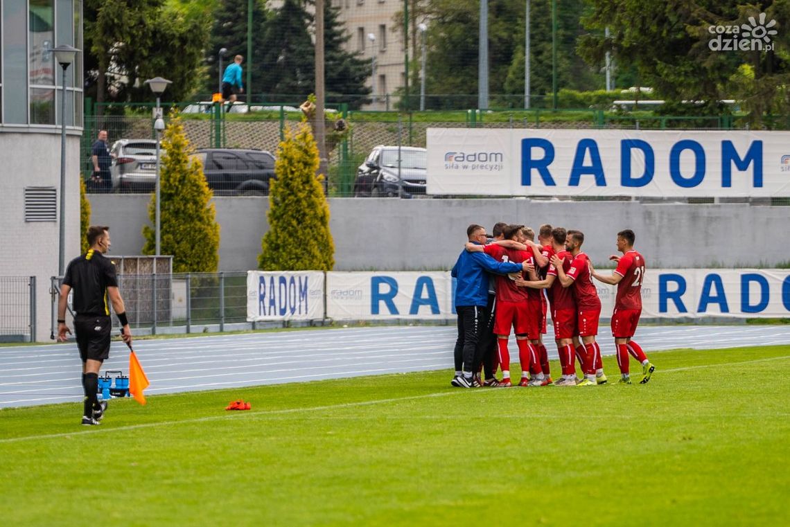 Broń Radom w meczu sąsiadów wysoko przegrała z Unią Skierniewice Broń Radom w meczu sąsiadów wysoko przegrała z Unią Skierniewice