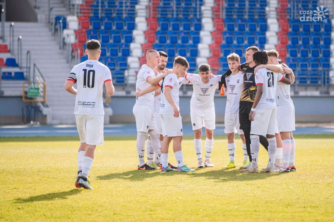 Broń Radom zagra z liderem, Pilica Białobrzegi w Mławie Broń Radom zagra z liderem, Pilica Białobrzegi w Mławie