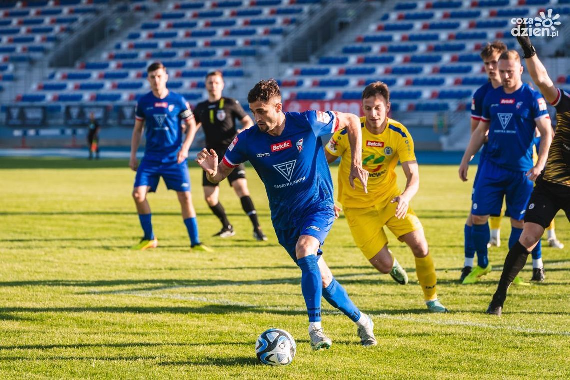 Broń Radom znów bez punktów przy Narutowicza. Wysoka porażka z liderem ligi