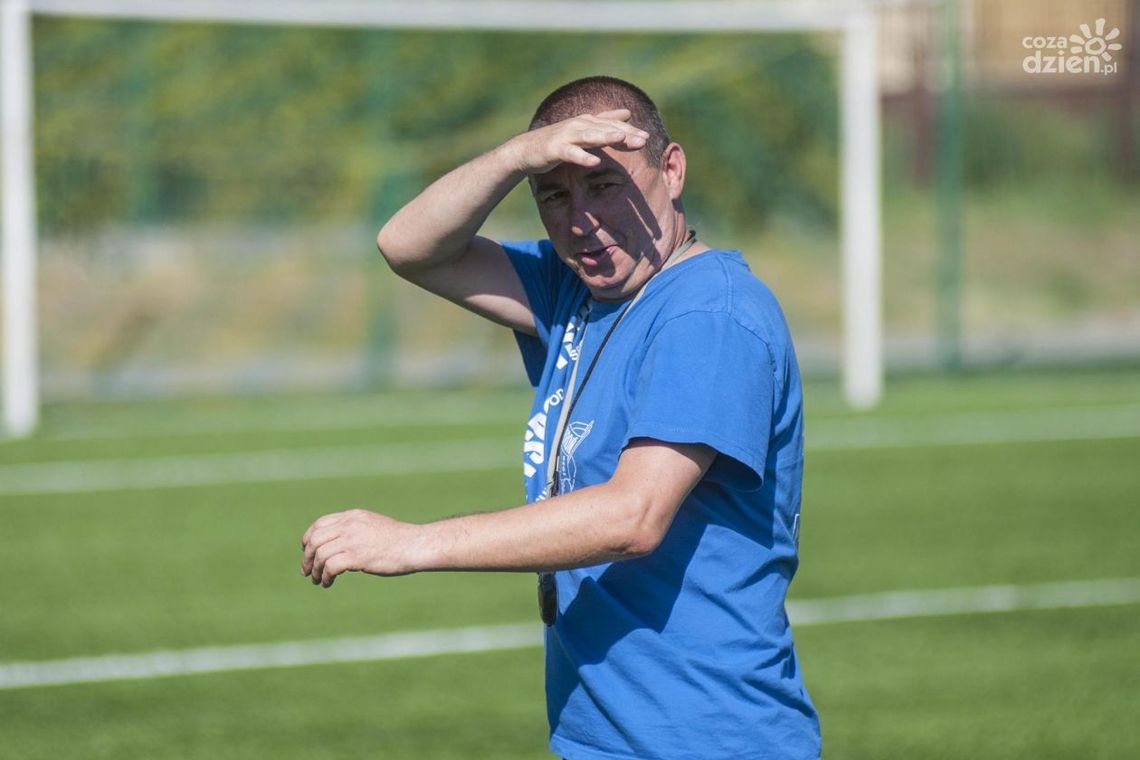 Broń testuje kolejnych zawodników Broń testuje kolejnych zawodników