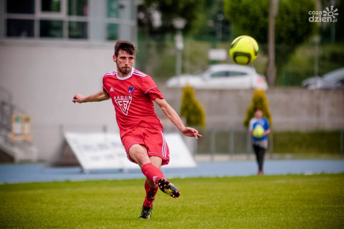Broń wciąż liderem tabeli. Wygrała w Kozienicach Broń wciąż liderem tabeli. Wygrała w Kozienicach