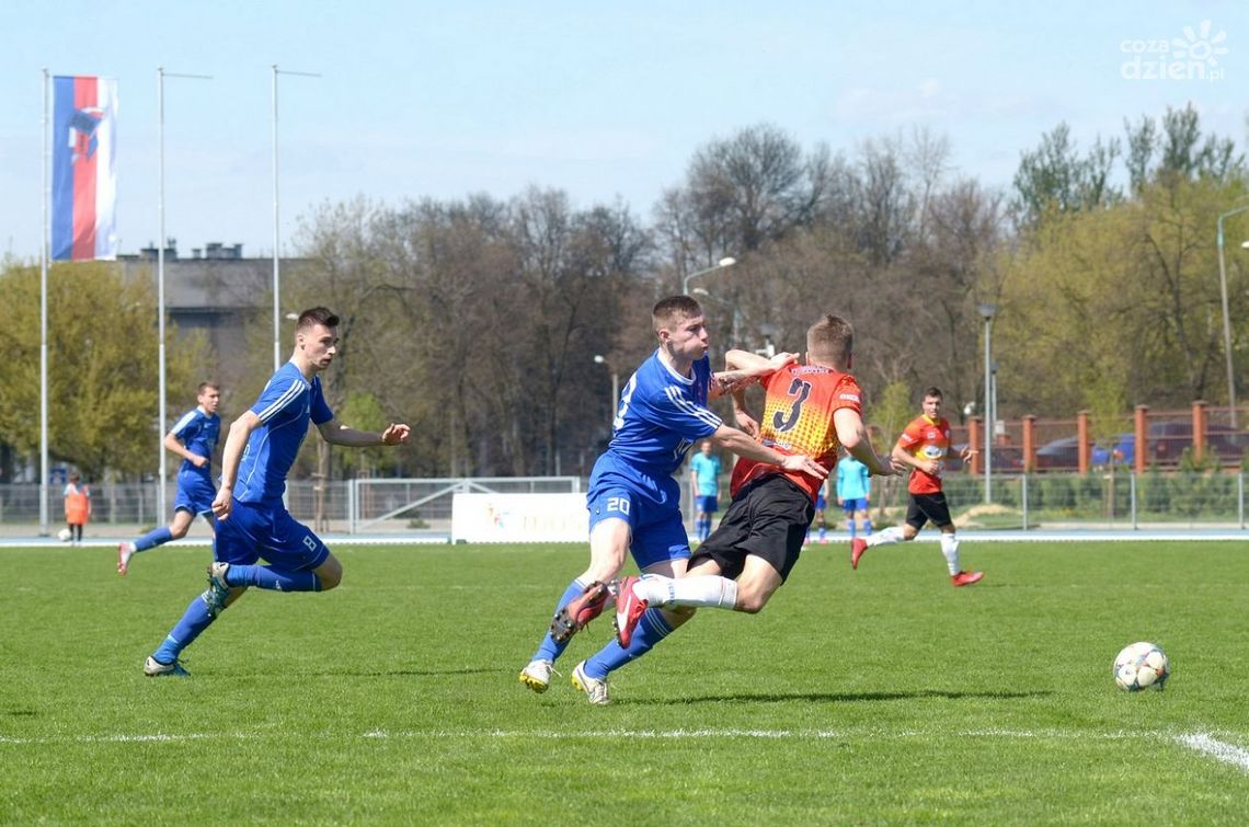 Broń wygrała, choć mało brakowało Broń wygrała, choć mało brakowało