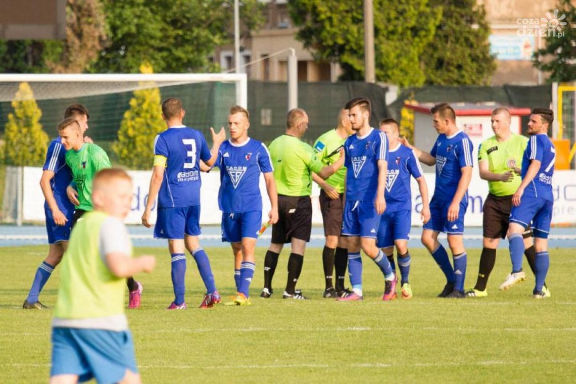 Broń wznawia treningi