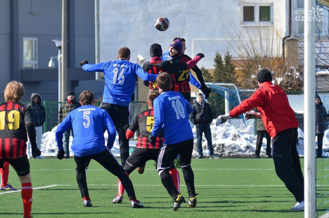 Broń zagrała lepiej niż przed tygodniem, ale i tak przegrała Broń zagrała lepiej niż przed tygodniem, ale i tak przegrała