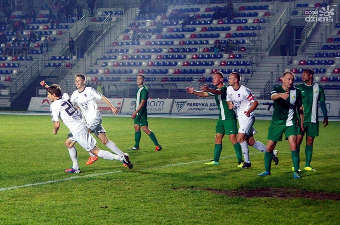 Broń zdemolowała Świt na własnym stadionie! Broń zdemolowała Świt na własnym stadionie!