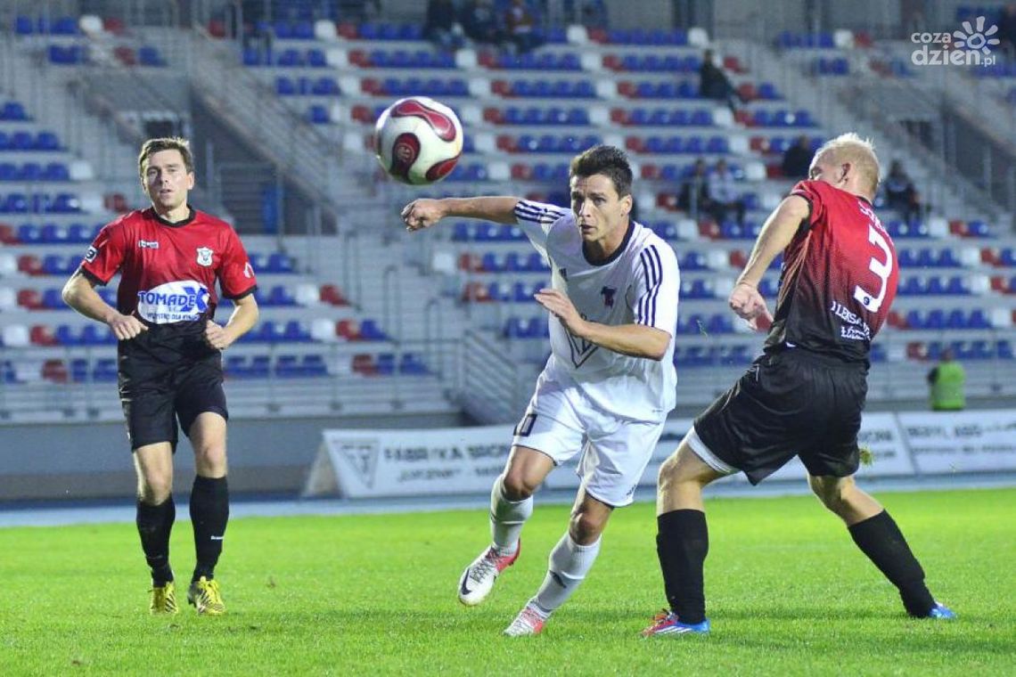 Broń zmierzy się z Czarnymi Koszulami Broń zmierzy się z Czarnymi Koszulami