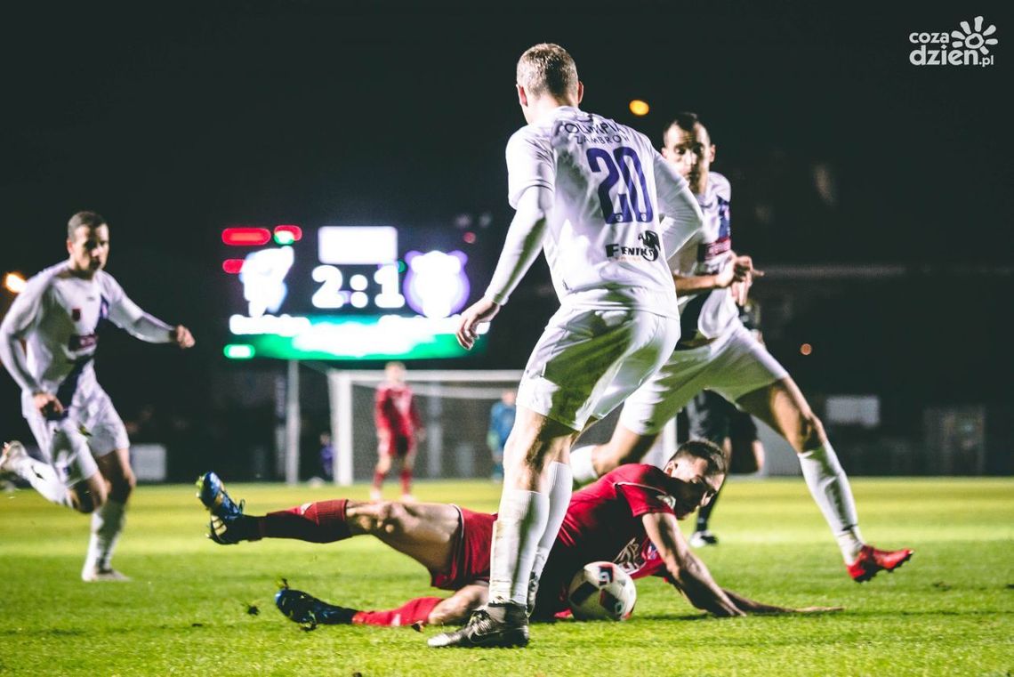 Broń zremisowała w zaległym meczu, choć do przerwy prowadziła dwoma golami Broń zremisowała w zaległym meczu, choć do przerwy prowadziła dwoma golami