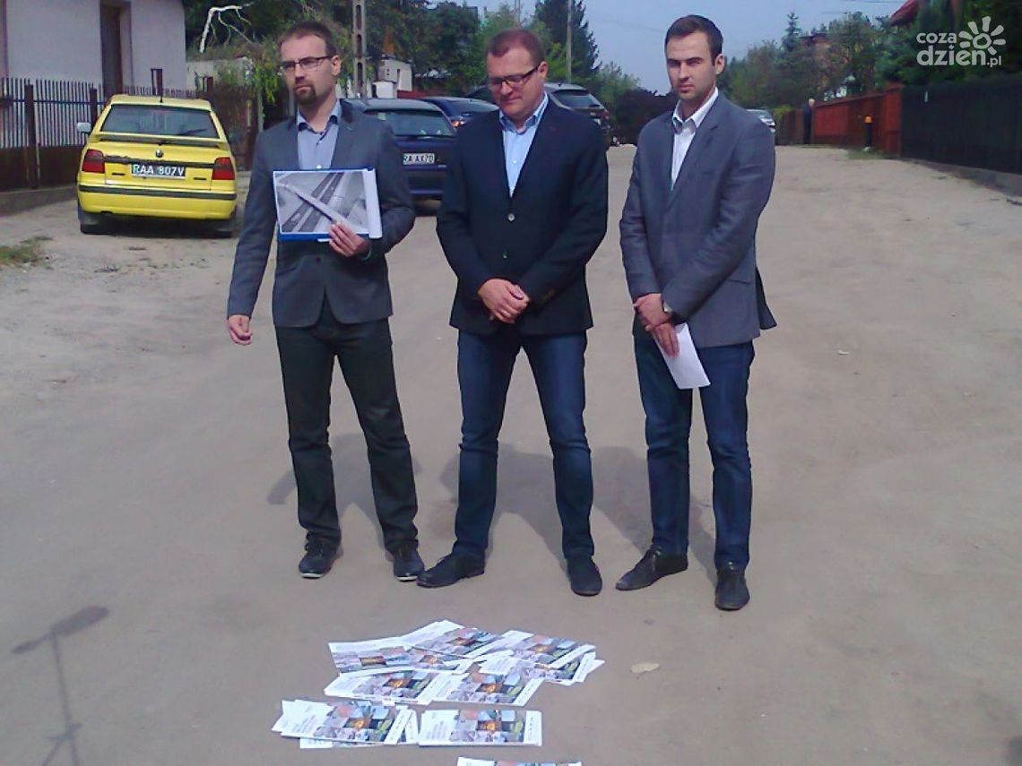 "Broszurami ulic się nie utwardzi"