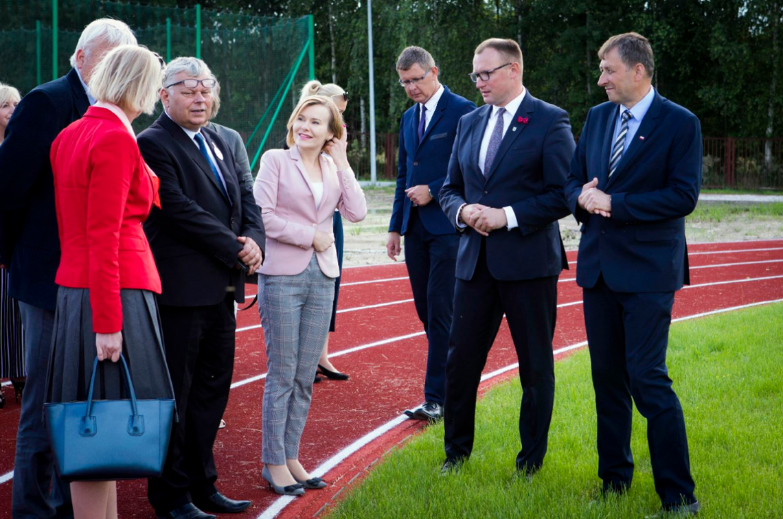 Budowa boisk przy szkołach w gm. Jedlińsk. Anna Krupka z roboczą wizytą 
