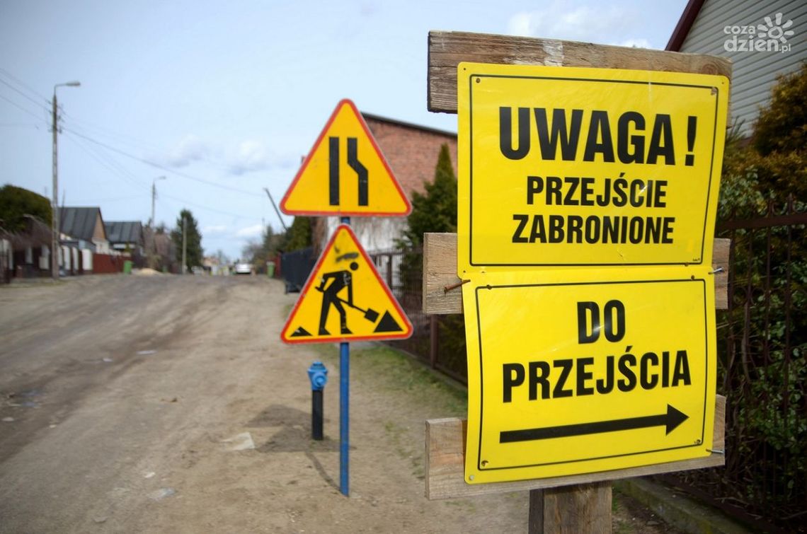 Budowa kładek. Prace postępują