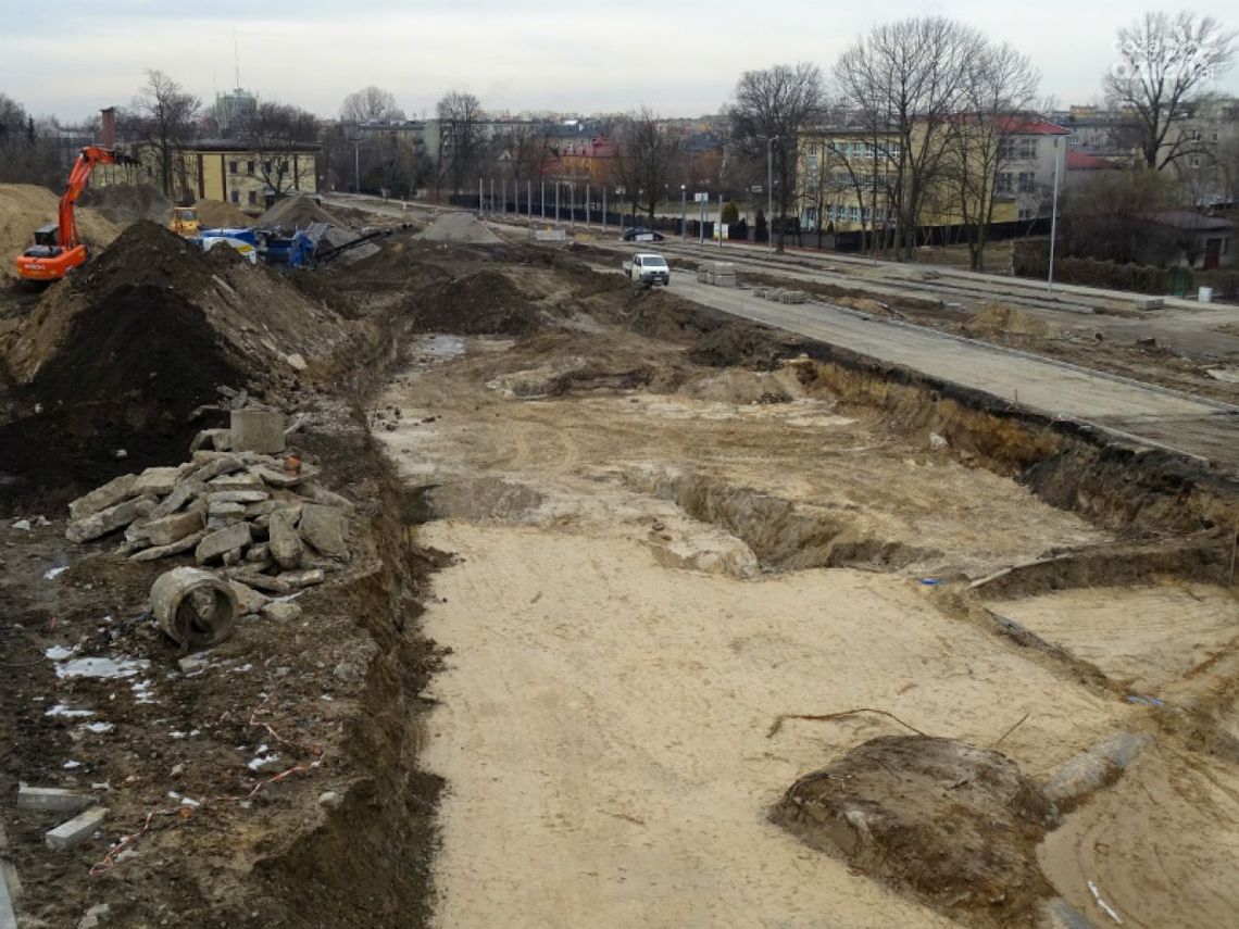 Budują estakady przy wiadukcie