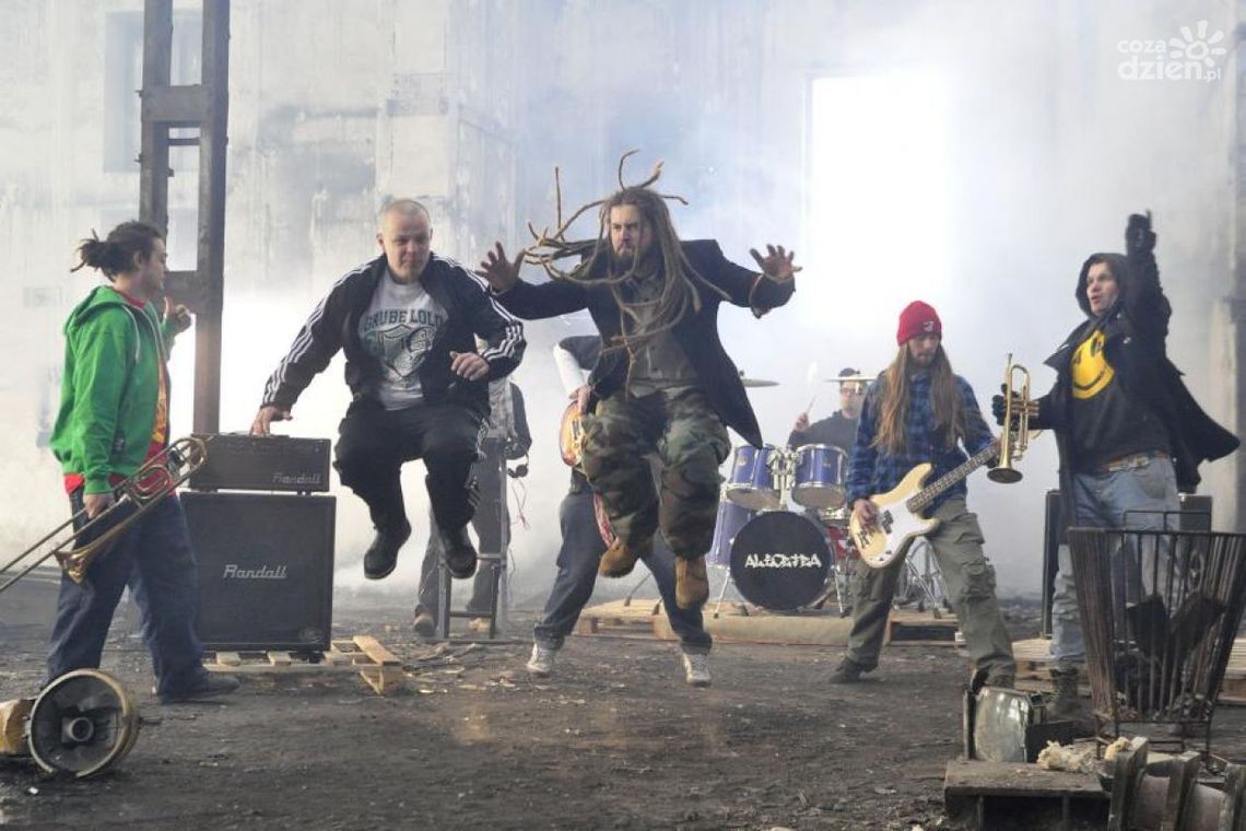 "Budźmy zmysły" - zobacz najnowszy klip zespołu  Alicetea!