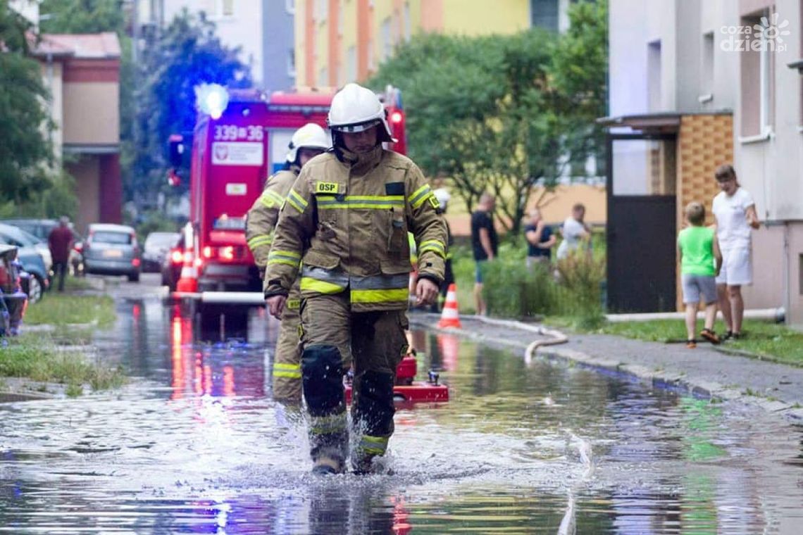 Burze nad regionem. W Pionkach strażacy mieli pełne ręce roboty Burze nad regionem. W Pionkach strażacy mieli pełne ręce roboty