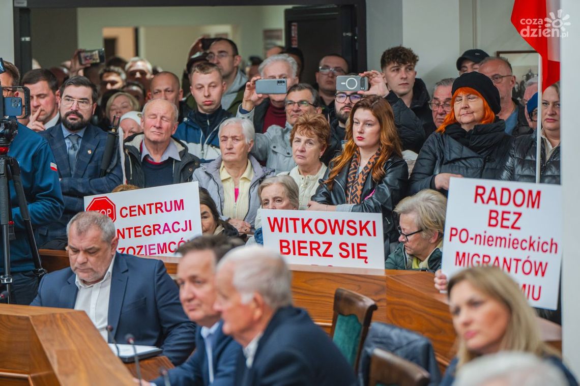 Burzliwa sesja ws. Centrum Integracji Cudzoziemców. Interweniowała policja 