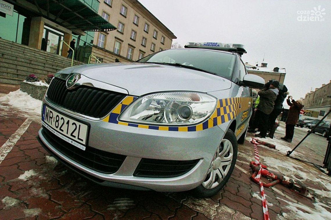Był kompletnie pijany i uciekał przed strażą miejską Był kompletnie pijany i uciekał przed strażą miejską