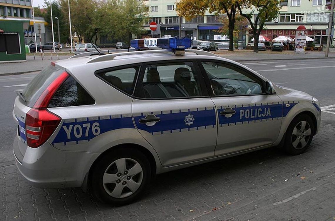 Był poszukiwany. Wpadł przechodząc na czerwonym