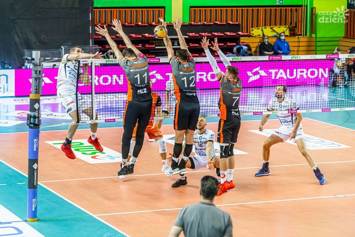 Cerrad Enea Czarni bliżej 11. miejsca. Pewna wygrana z Cuprum Lubin