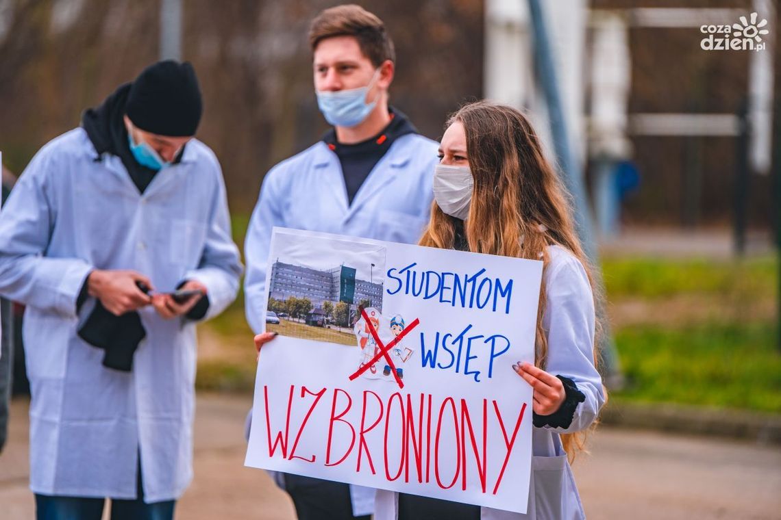 "Chcemy studiować, nie protestować!" 