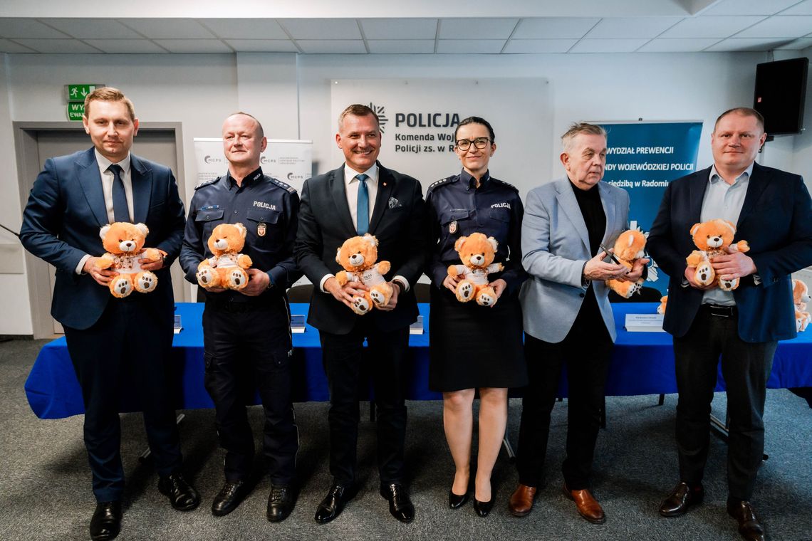 Chrońmy dzieci przed przemocą! Statystyki z regionu są zatrważające Konferencja w KWP z siedzibą w Radomiu