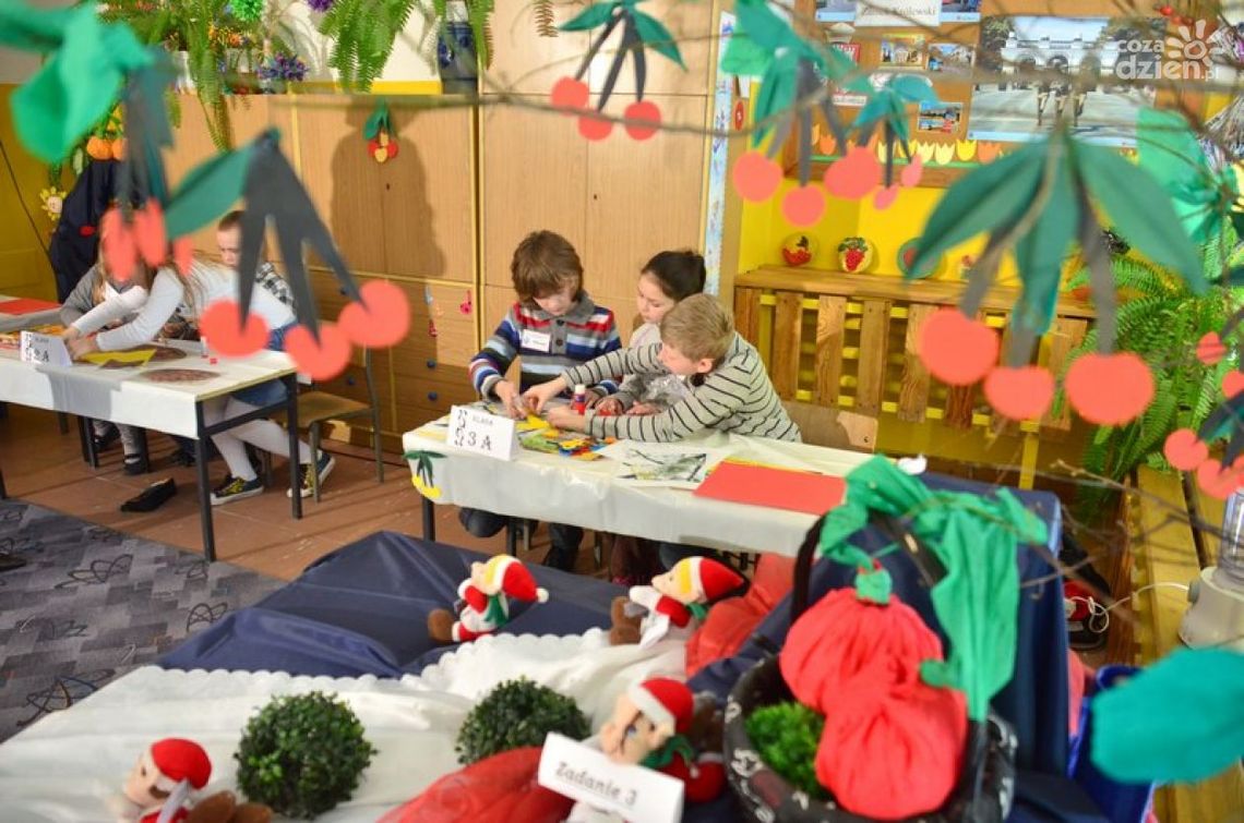 "Ciocia Jabłonka i Wujek Seler z Krainy Witaminy" "Ciocia Jabłonka i Wujek Seler z Krainy Witaminy"