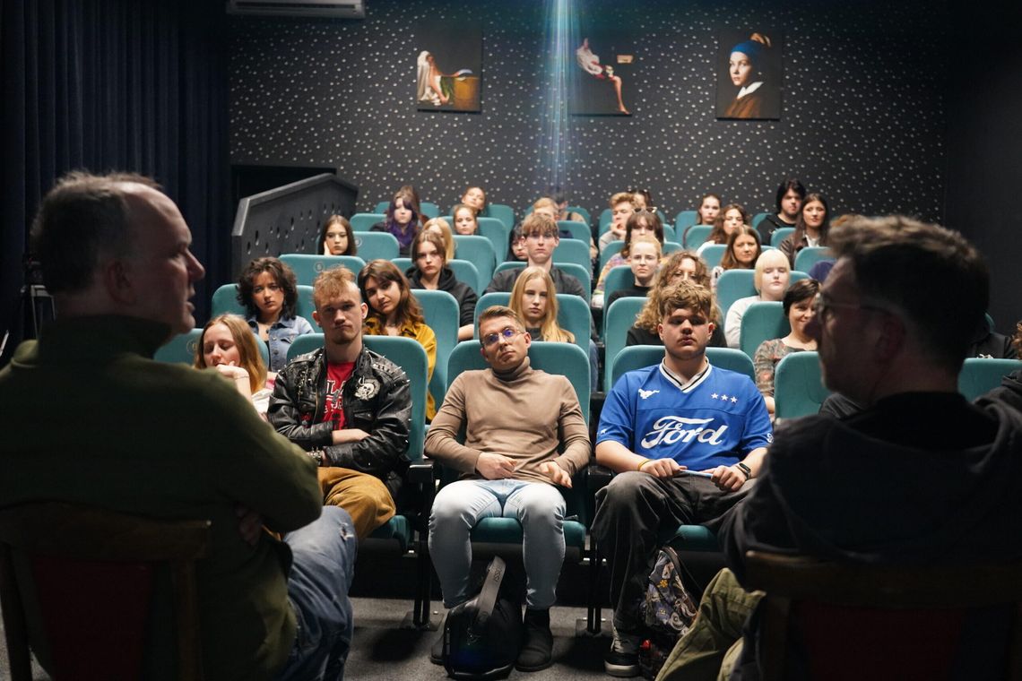 Clickbaity, fake newsy i empatia – Cyberbezpieczny Filmowego Radom w Budowlance