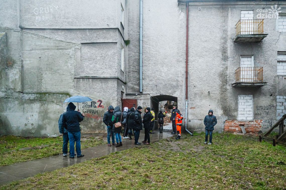 Co dalej z zawaloną kamienicą i jej lokatorami? 